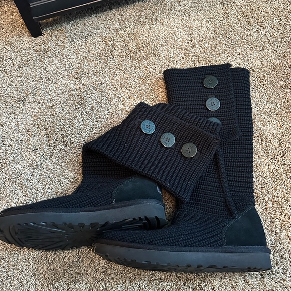 Ugg Women’s size 9 black sweater boots, EUC. Can be worn up or folded over. - Picture 1 of 8